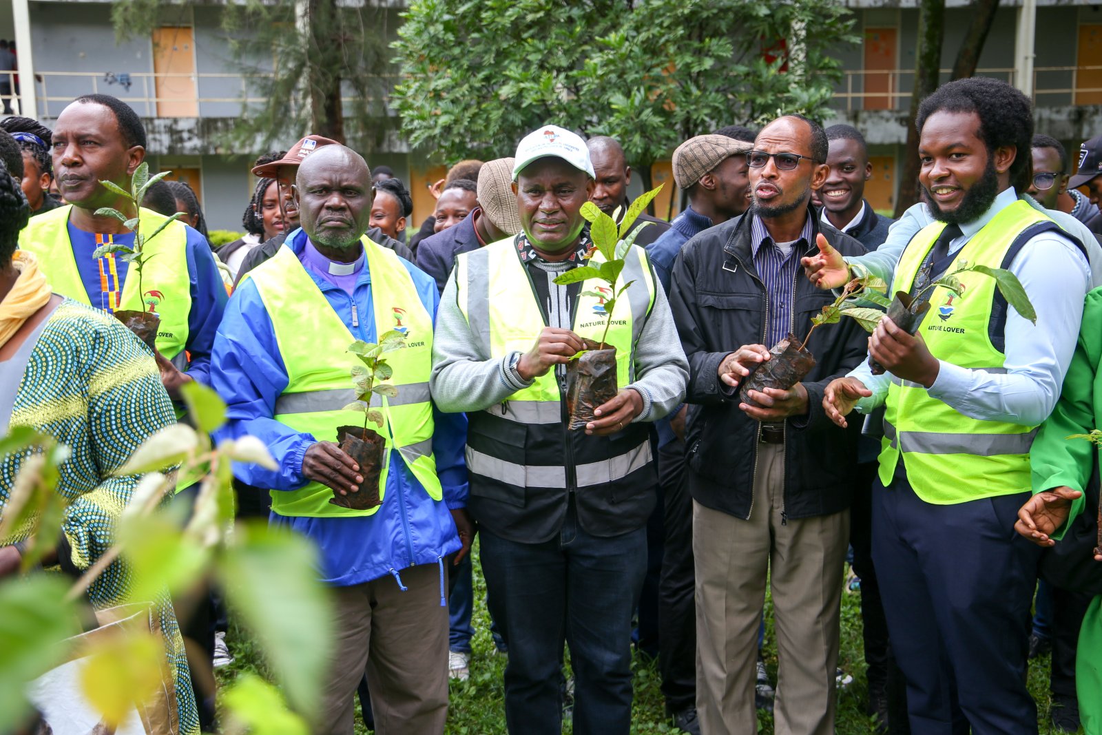 VC leads Staff, Students in Tree Planting 