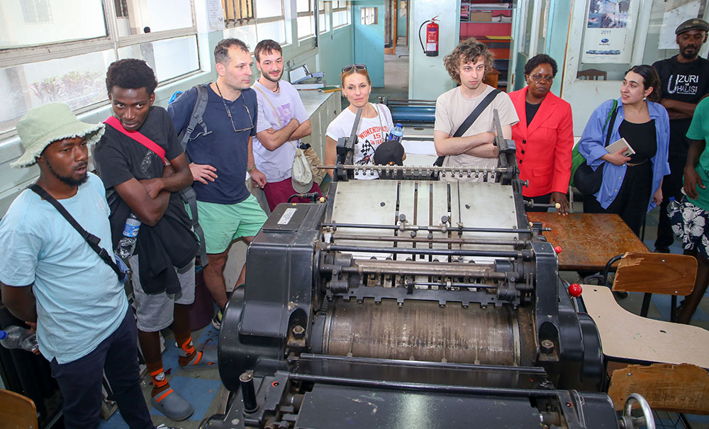 Delegations from Germany and Wajukuu Art in Lungalunga tour printing press workshop at TU-K Delegations from Germany and Wajukuu Art in Lungalunga tour printing press workshop at TU-K