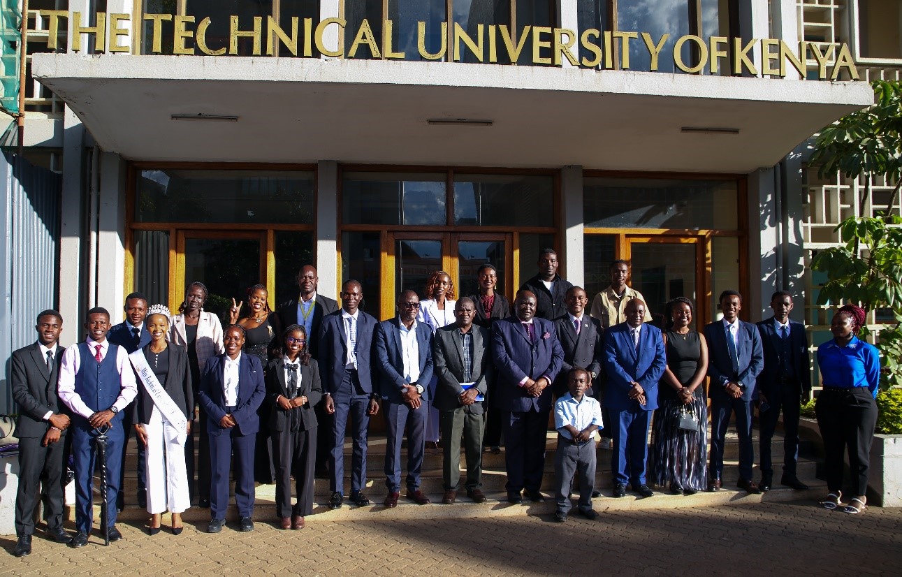 SATUK 2026/2027 Student Leadership Pose for a Photo with the Vice Chancellor and Members of the University Management
